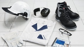 Helmet, ear protection caps, safety shoes, safety gloves, working clothing, safety glasses, CD-ROM containing LIPROTECT basic infos.