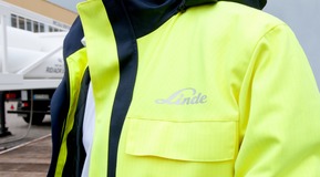 HiQ PPE Linde safety coat worn by people with production site background