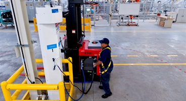 BMW Manufacturing - Plant Spartanburg:

Operator fueling a H2 forklift at BMW's assembly shop.