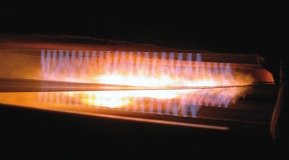 DFI (Direct Flame Impingement) unit with 120 oxyfuel flames arranged in 4 burner row sets efficiently heats the strip in a galvanizing line. ThyssenKrupp Steel, Finnentrop, Germany.